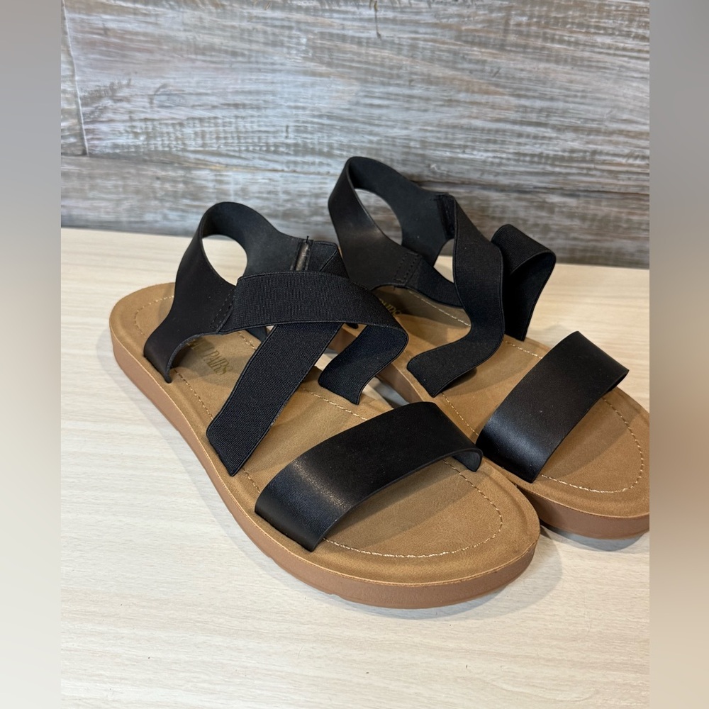 Dream Pairs Black Sandals size 8